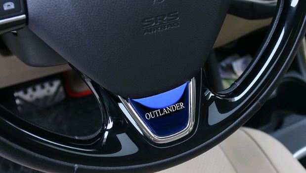 Logo trang trí vô lăng Outlander 13-20+ 